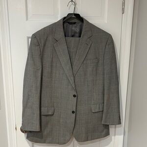 Jos. A. Bank Gray Plaid Two-Button Suit 48R. Pants pleated and cuffed 42x31”